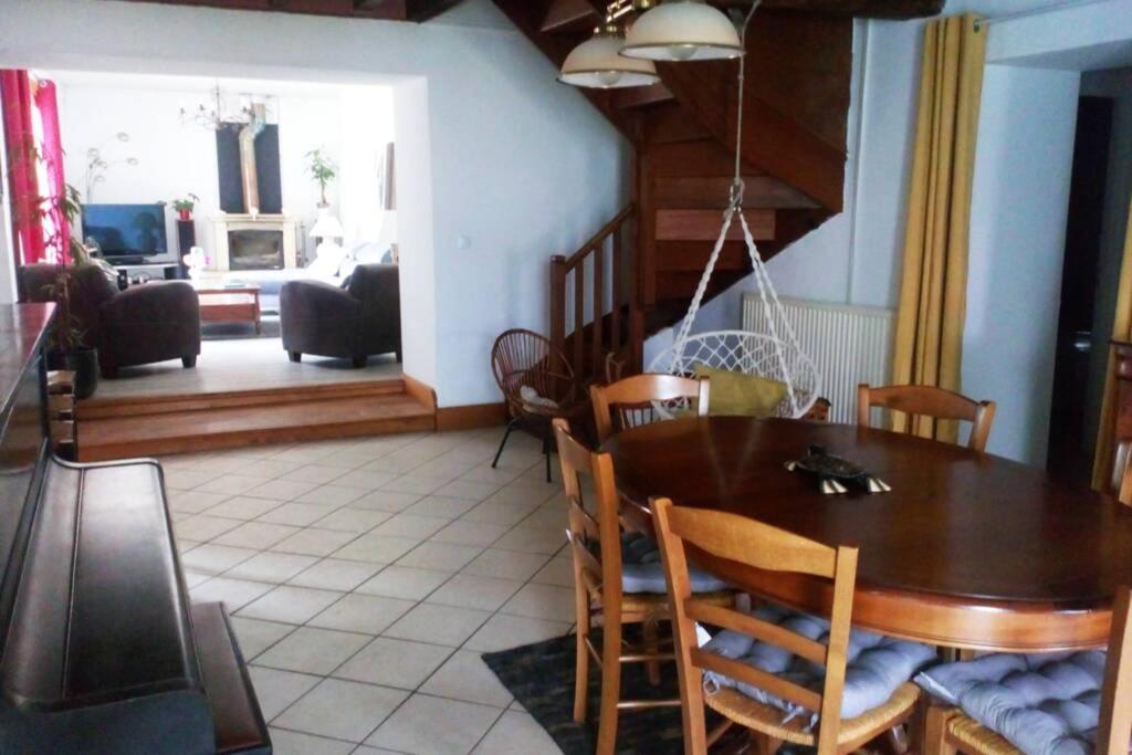 Maison Chaleureuse Et De Detente Avec Piscine Et Spa Chassemy ภายนอก รูปภาพ